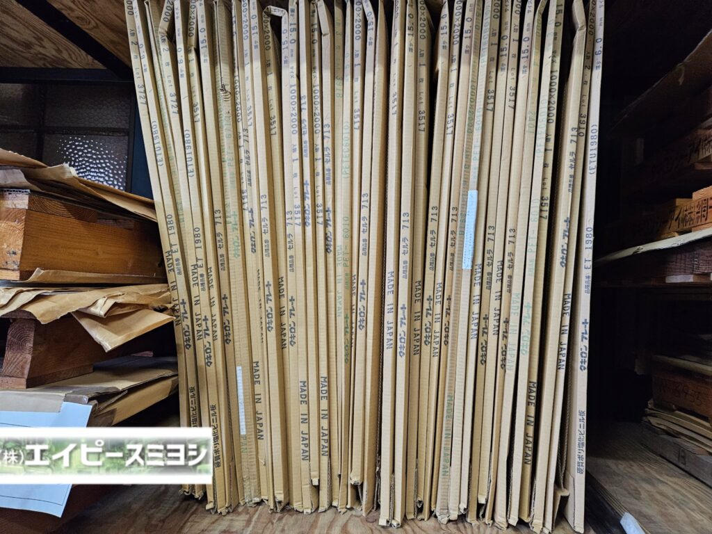 ポリカーボネイトとは？特徴・加工方法・用途、メリット・デメリットまで徹底解説！ | エイピースミヨシ